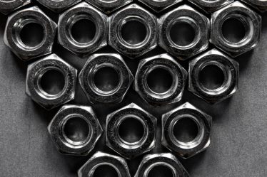 Como as porcas para manutenção podem prolongar a vida útil de maquinários?